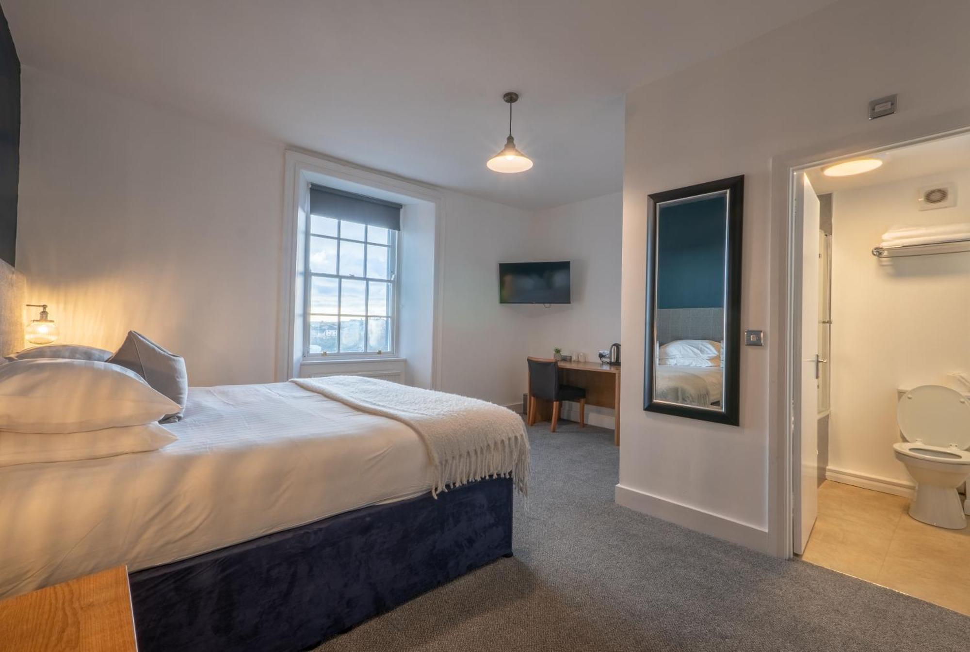 The Lord Nelson Hotel Milford Haven Extérieur photo