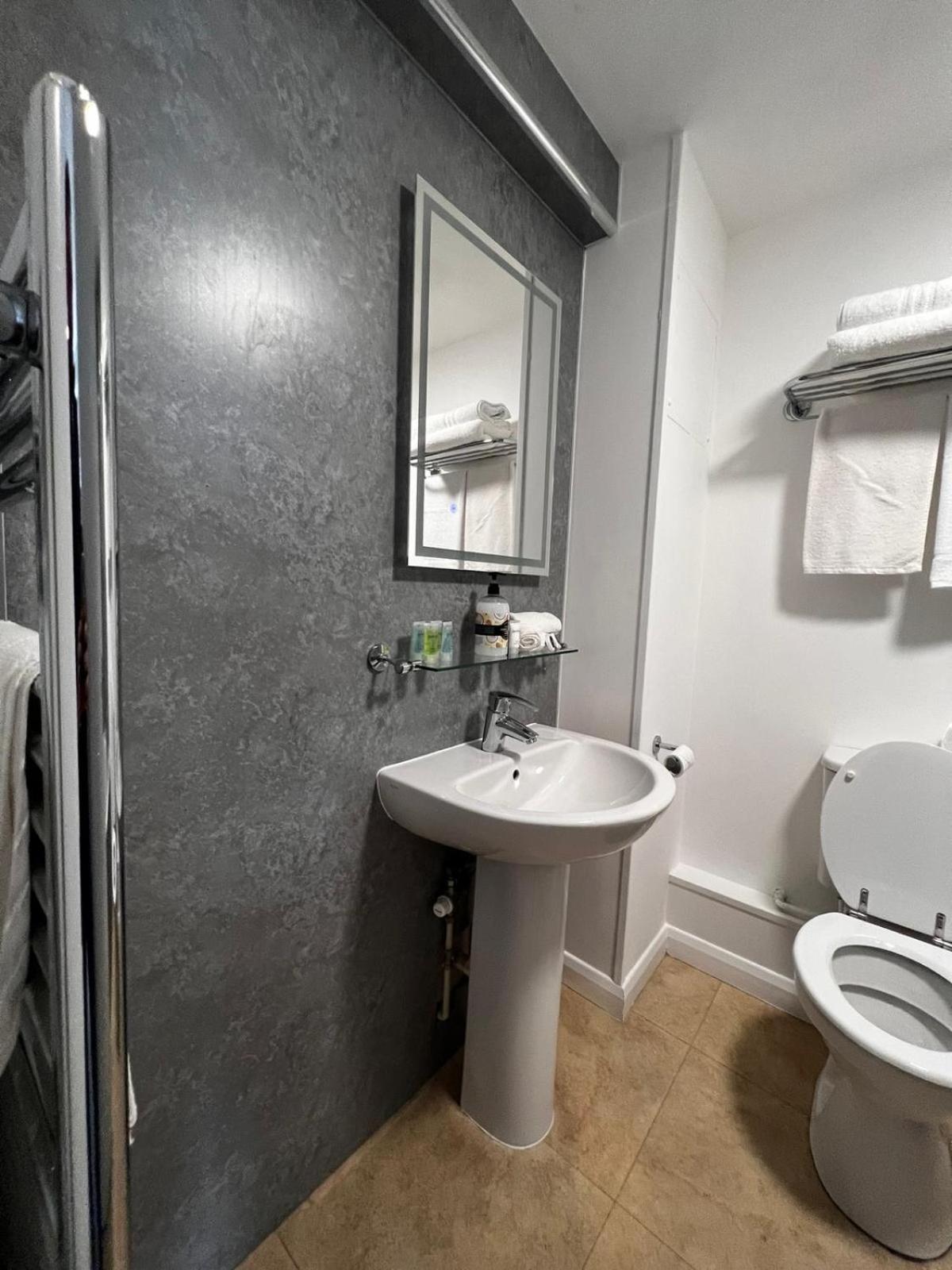 The Lord Nelson Hotel Milford Haven Extérieur photo