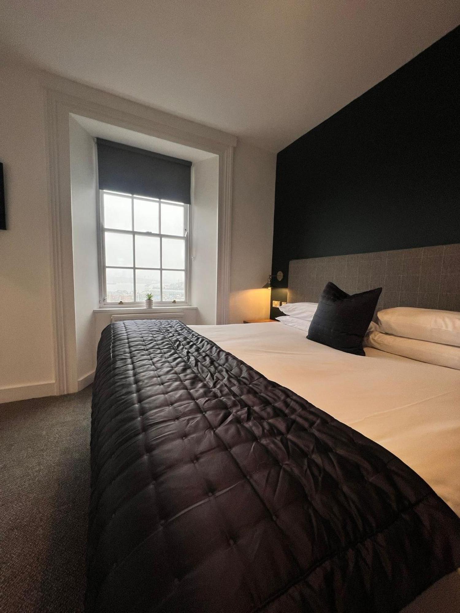 The Lord Nelson Hotel Milford Haven Extérieur photo