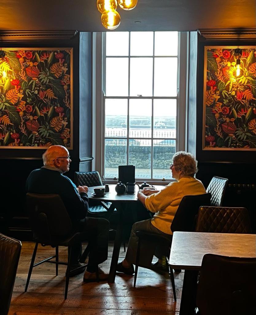 The Lord Nelson Hotel Milford Haven Extérieur photo