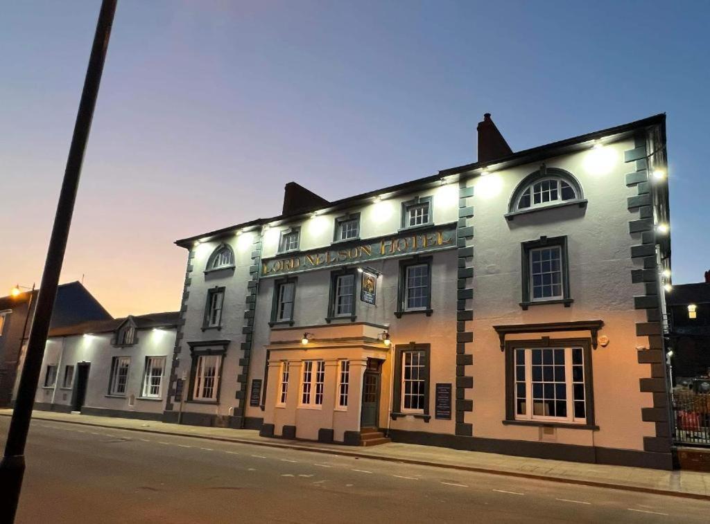 The Lord Nelson Hotel Milford Haven Extérieur photo
