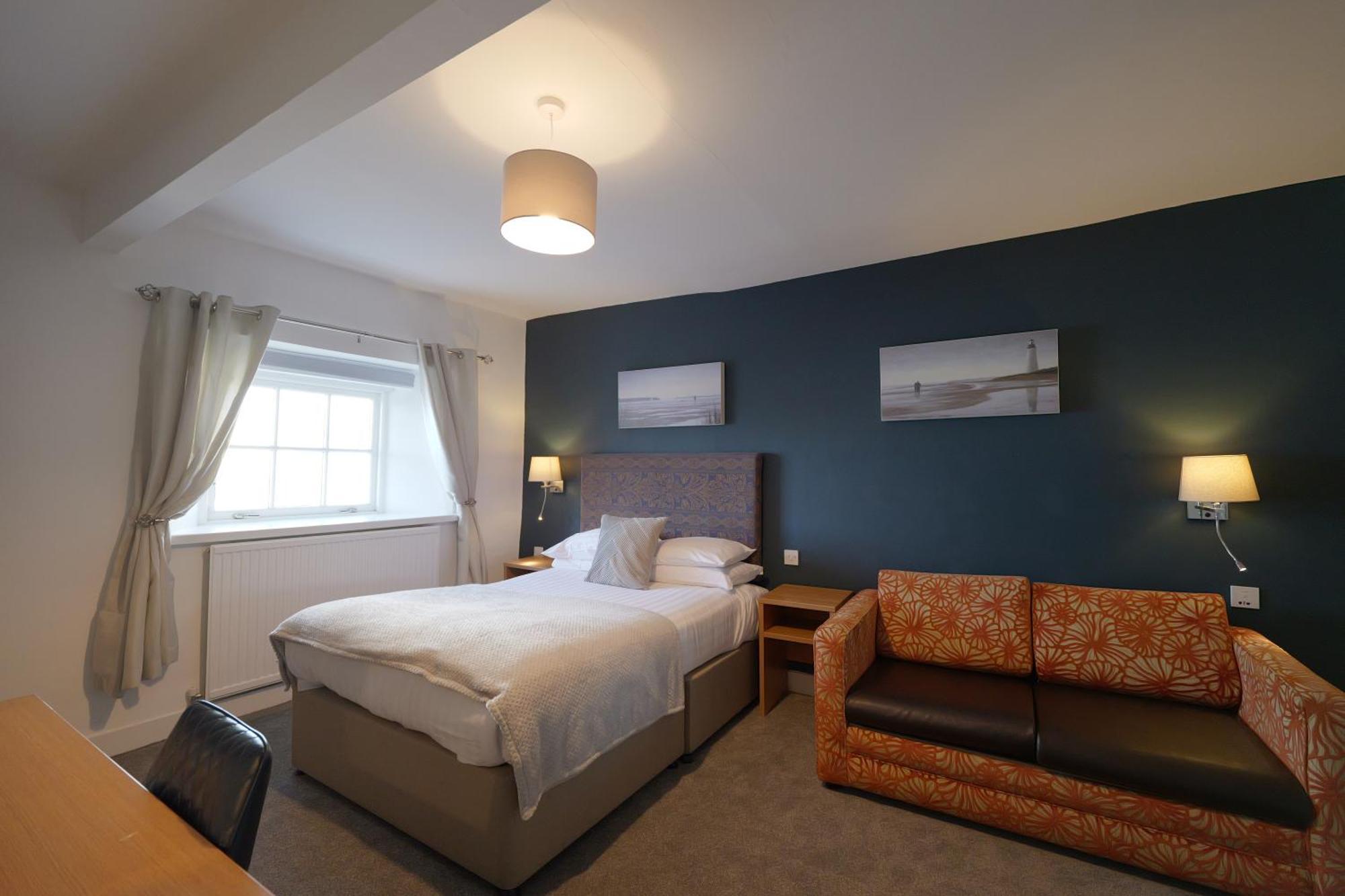 The Lord Nelson Hotel Milford Haven Extérieur photo