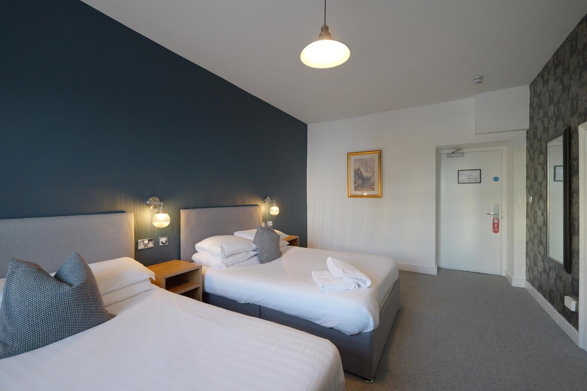 The Lord Nelson Hotel Milford Haven Extérieur photo