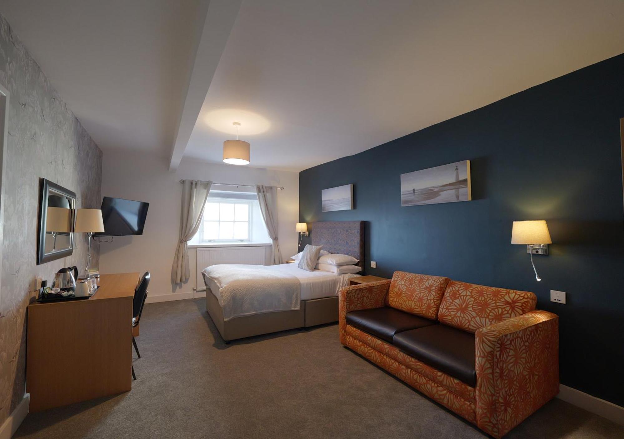 The Lord Nelson Hotel Milford Haven Extérieur photo