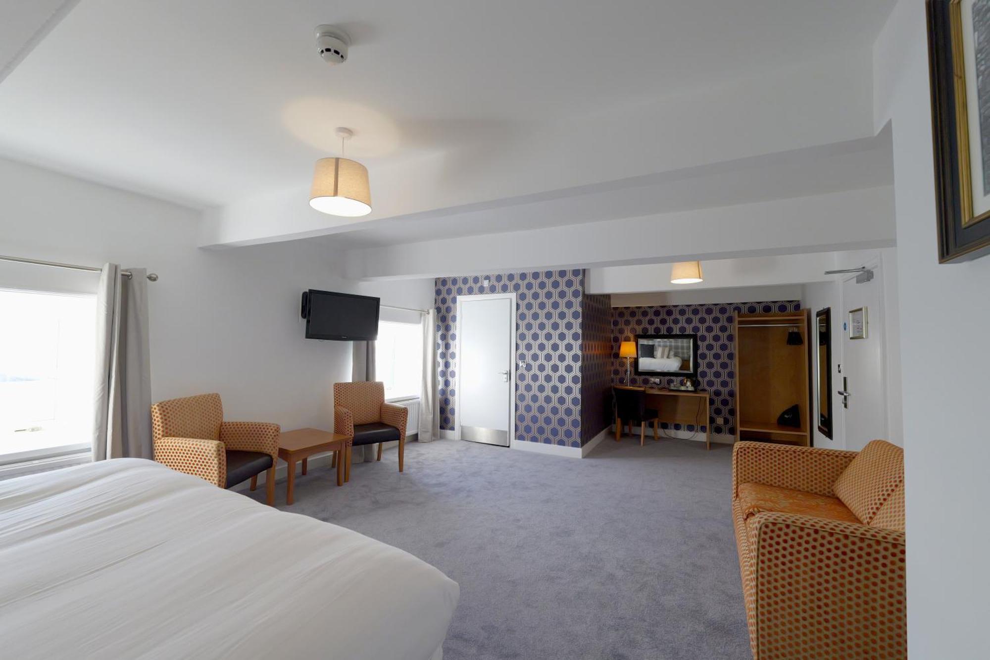 The Lord Nelson Hotel Milford Haven Extérieur photo