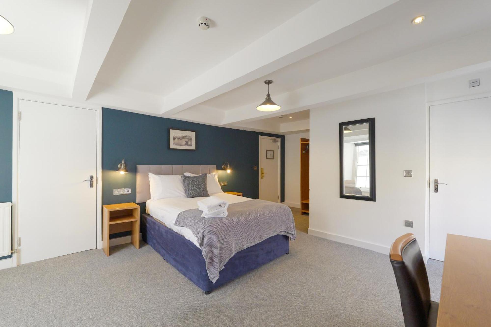 The Lord Nelson Hotel Milford Haven Extérieur photo