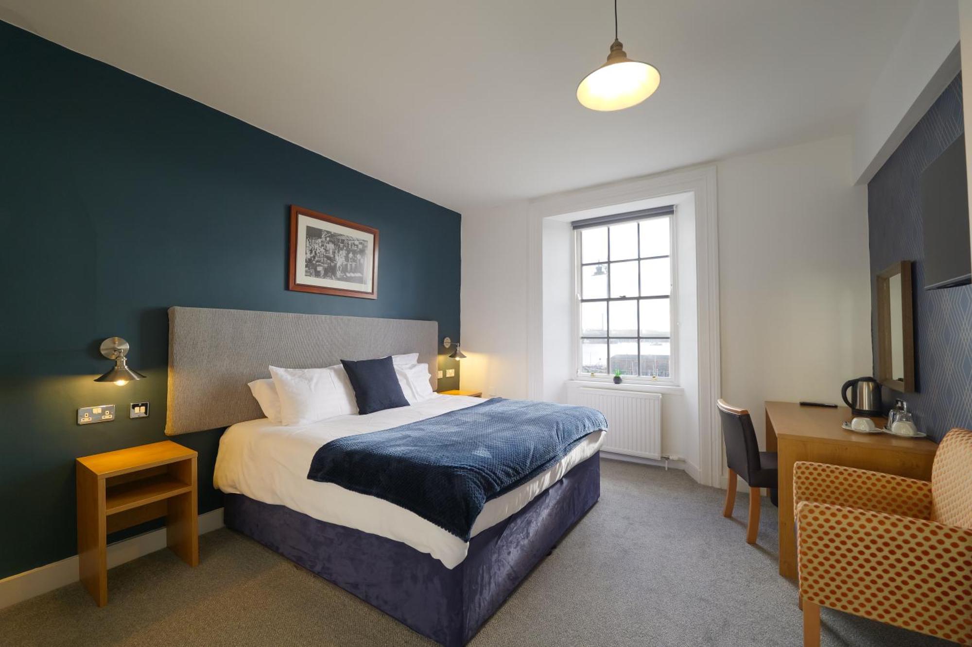 The Lord Nelson Hotel Milford Haven Extérieur photo