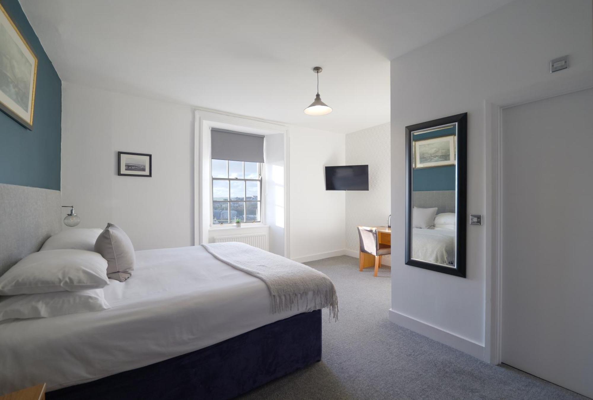 The Lord Nelson Hotel Milford Haven Extérieur photo